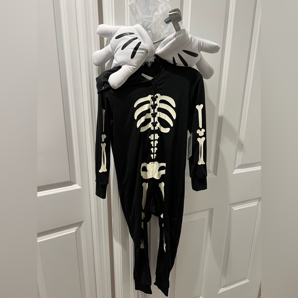 Glow in the dark Disney Mickey Mpuse costume with gloves